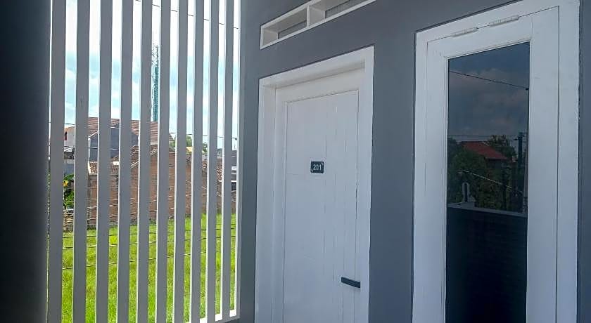 RedDoorz near Laweyan Gentan