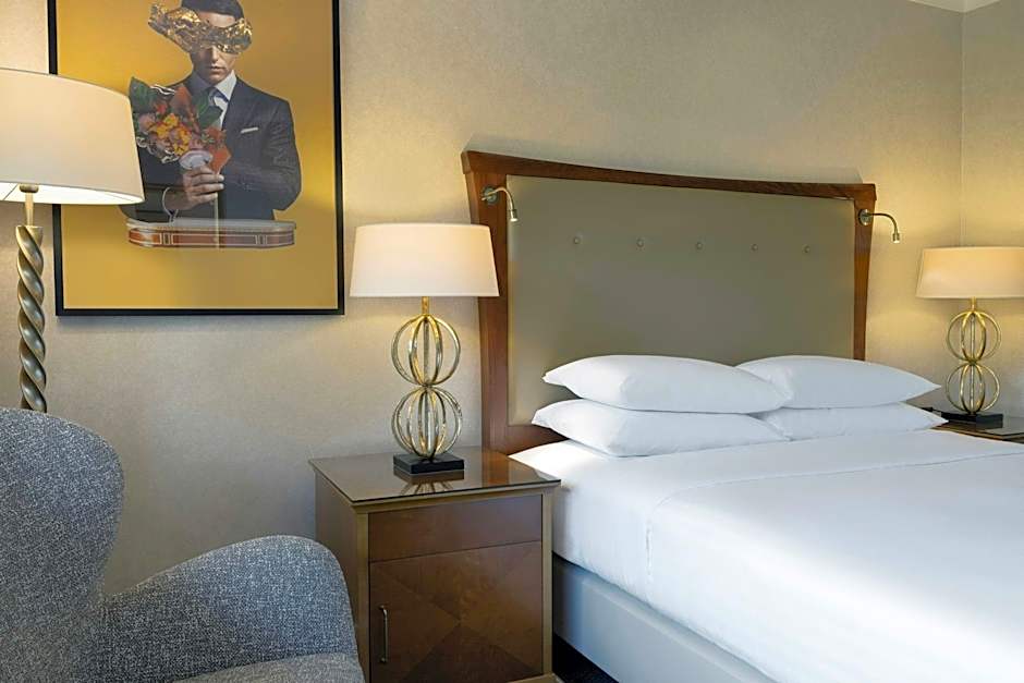 Photo 1 of 4 of Deluxe 1 Queen Bed Guestroom