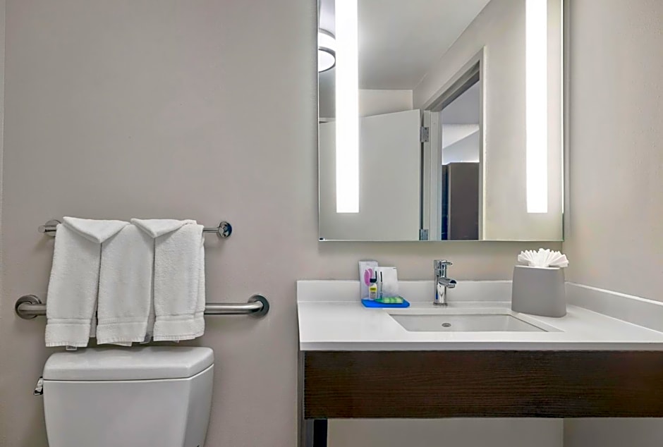 Holiday Inn Express Hotel & Suites Kansas City - Grandview By IHG