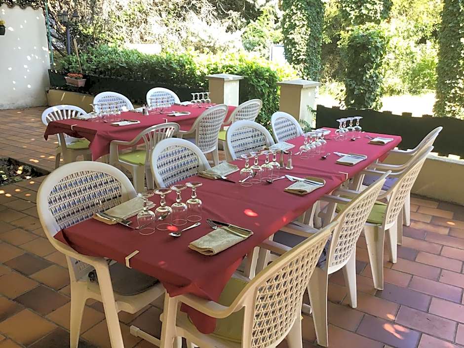 Logis Hotel Des Voyageurs Restaurant La Bonne Tabl'Hay