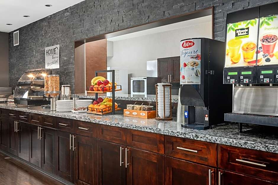 Home Inn & Suites Regina Airport