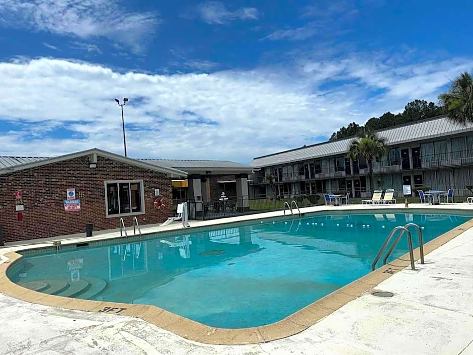 Motel 6-Tifton, GA