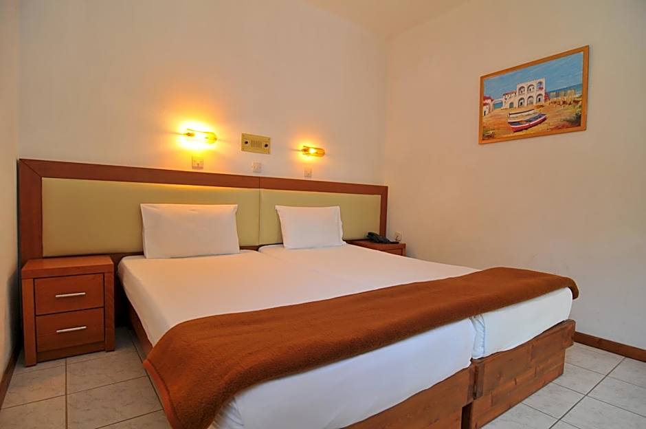 Hotel Emerald and Suites