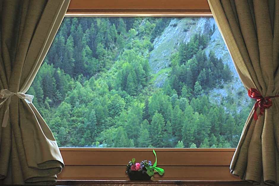Shatush Hotel