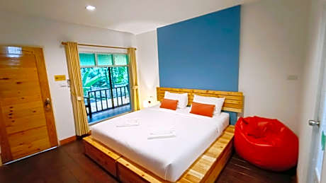 Nua Tone Resort Bang Tao & Cafe