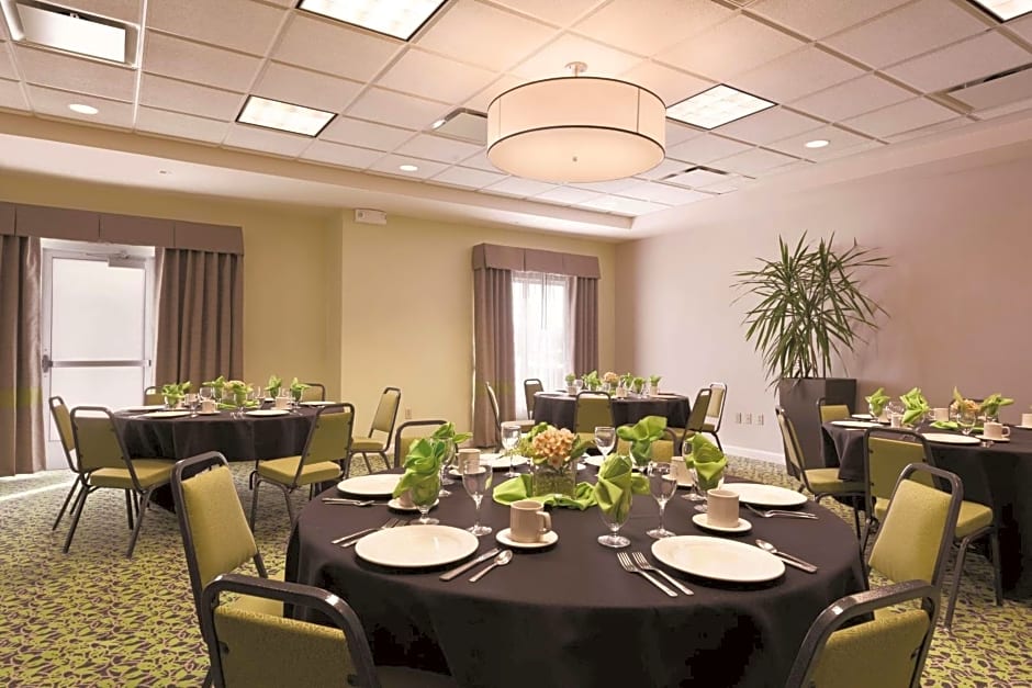 Hilton Garden Inn Akron-Canton Airport