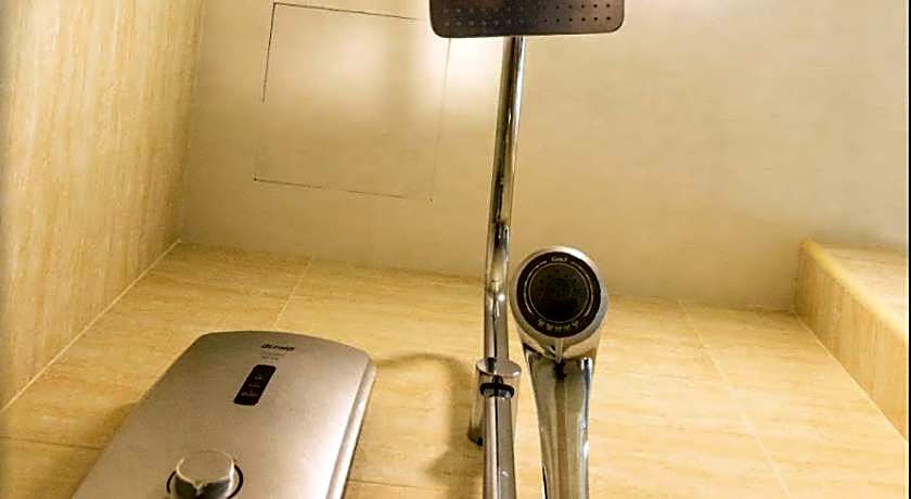 THE CROWN HOTEL @ KLIA 