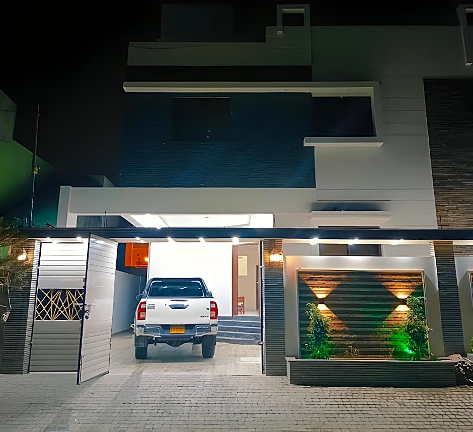 Roomi Rezidor – Karachi, TX