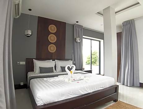 Deluxe King Room with Balcony