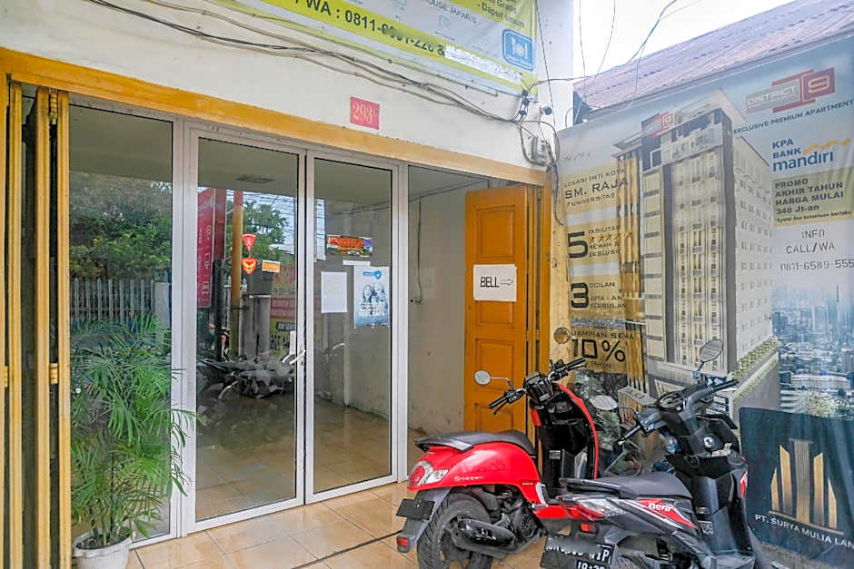 RedDoorz @ Jalan Japaris Medan