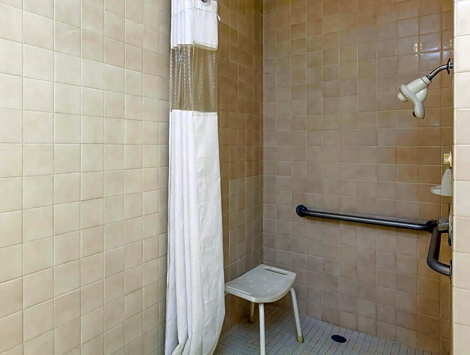 America's Best Value Inn & Suites Bakersfield Central