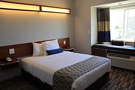 Superior Queen Room - Mobility Access/Non-Smoking