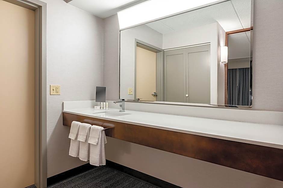Courtyard by Marriott Columbus Airport