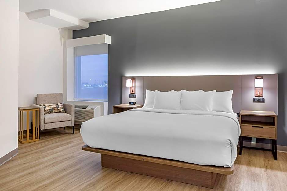 Comfort Inn & Suites Newark Liberty International Airport