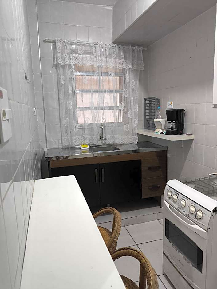 Kitnet Boqueirão lado da praia