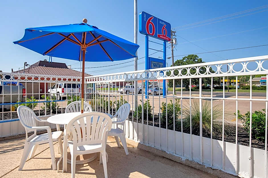 Motel 6-Bryan, TX - University Area