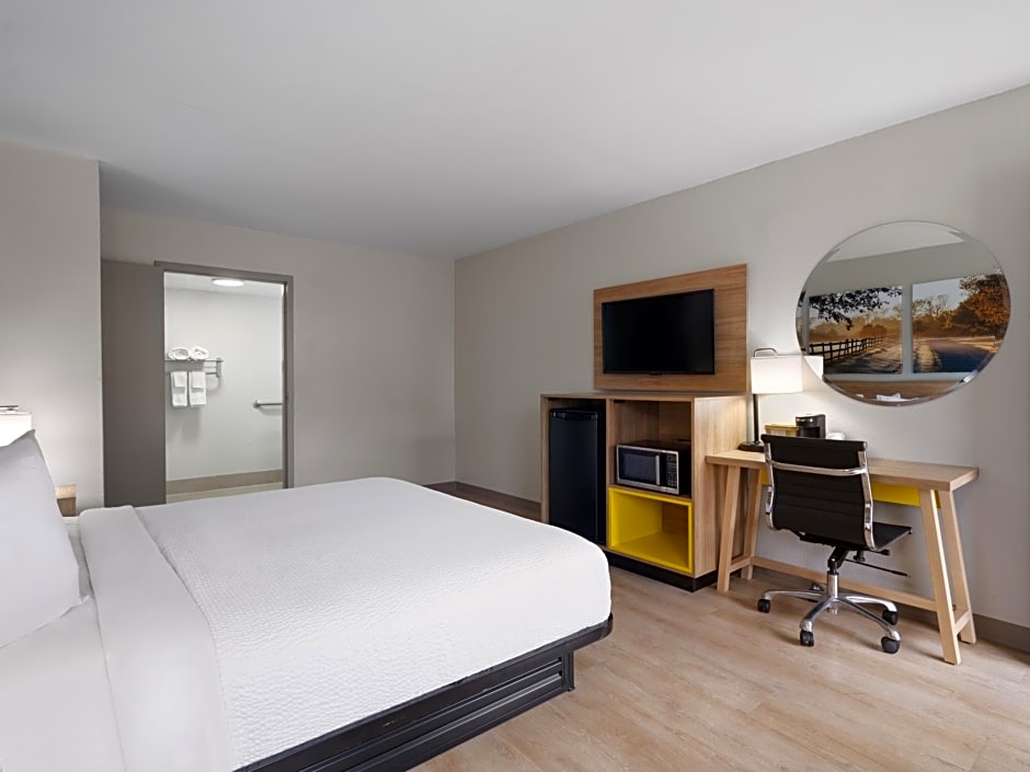 Days Inn by Wyndham Montgomery I-85