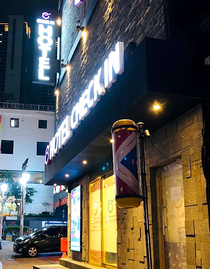 Cheonan Hotel Check-in