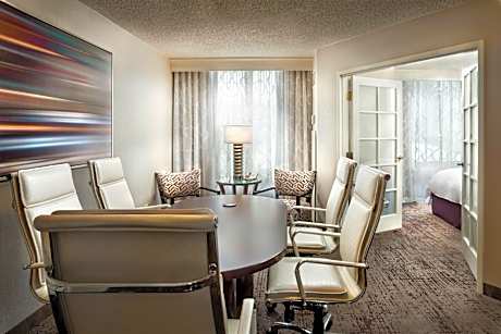 One-Bedroom Conference King Suite