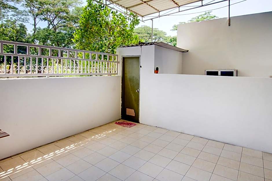 OYO Life 89990 Kost Waterfront 75 Sub