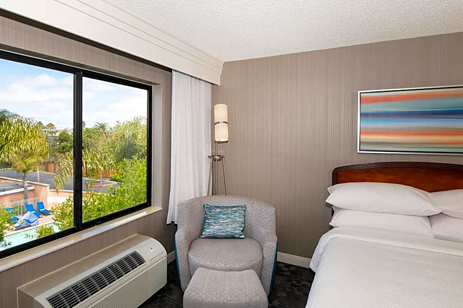 Courtyard by Marriott Oakland Airport