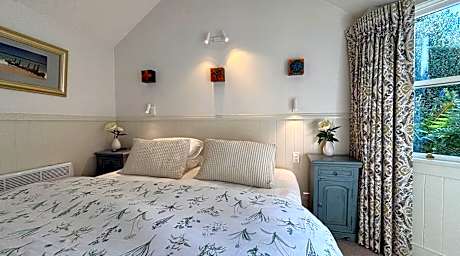 Luxury One-Bedroom Cottage