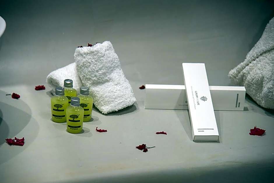 Blue Waves Suites & Apartments