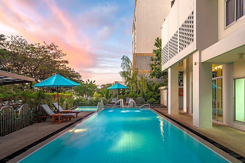 Recenta Phuket Suanluang by Deevana