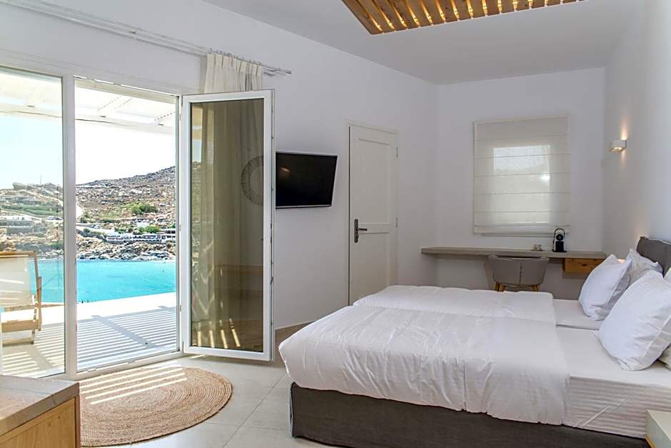 Super Paradise Hotel