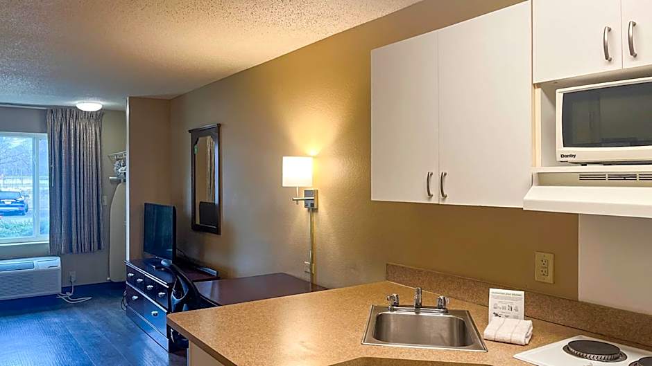 Studio 6 Chantilly VA Washington Dulles Airport