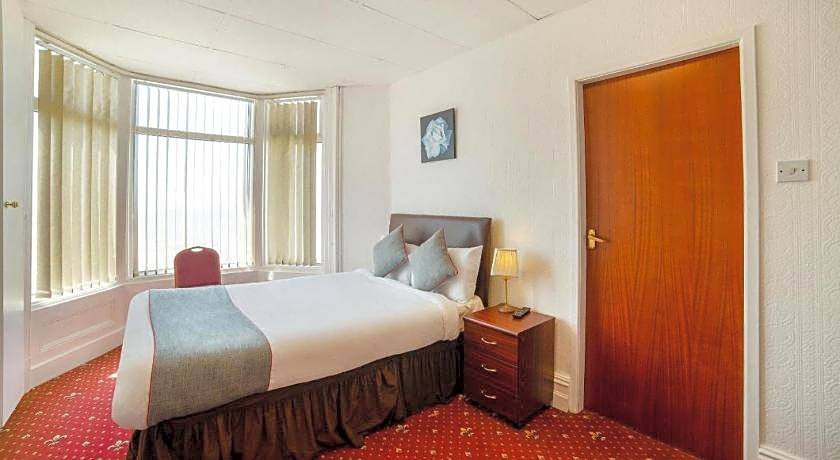 OYO The Golden Cheval Hotel & Shisha Bar