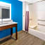 La Quinta Inn & Suites by Wyndham Oklahoma City Airport