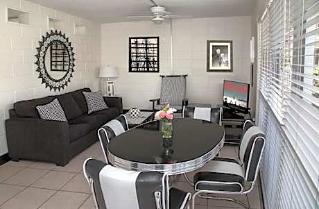 King Suite with Pool View