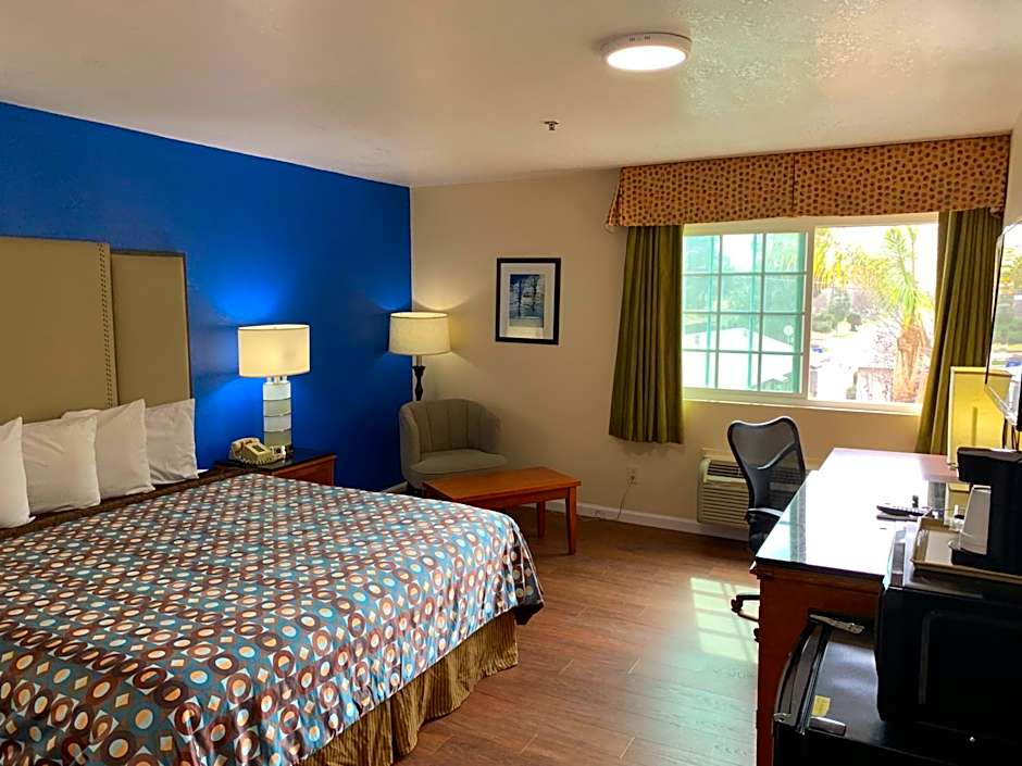 California Inn and Suites Bakersfield