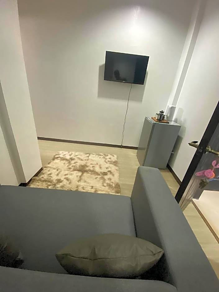 Ma Lourdes Inn- Washington Street