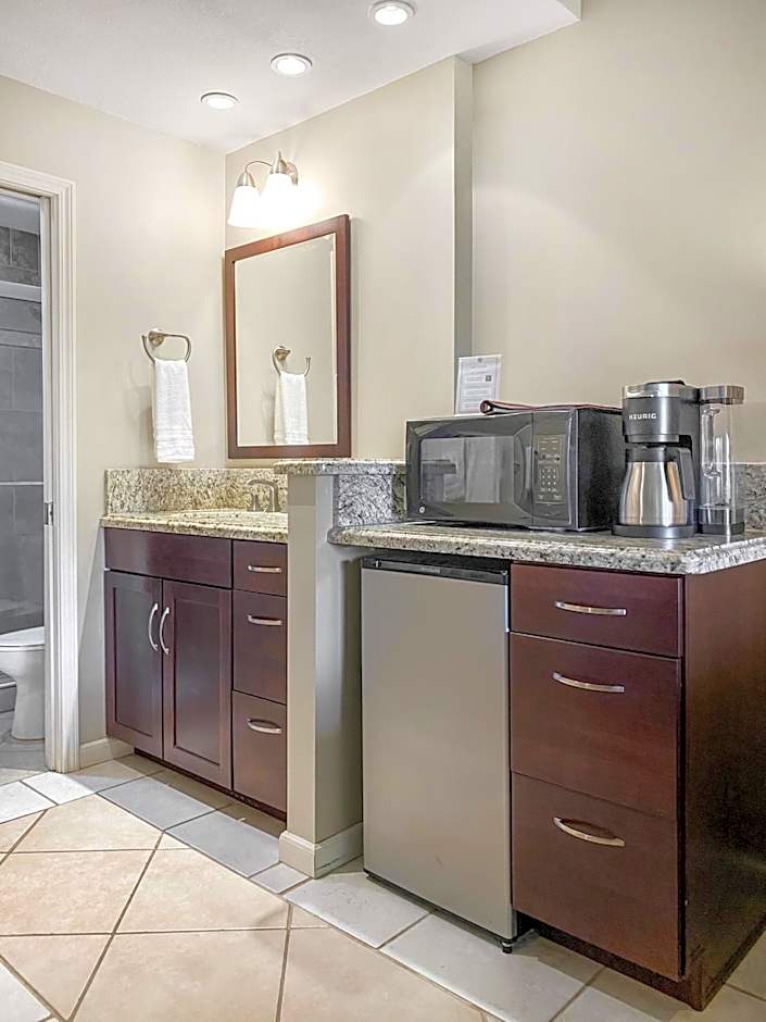 Renovated 2BR at Maui Banyan - Pool, Hot Tub, A/C
