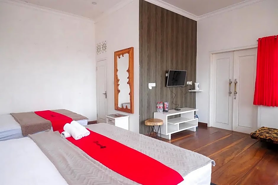 RedDoorz near Grojogan Sewu Tawangmangu