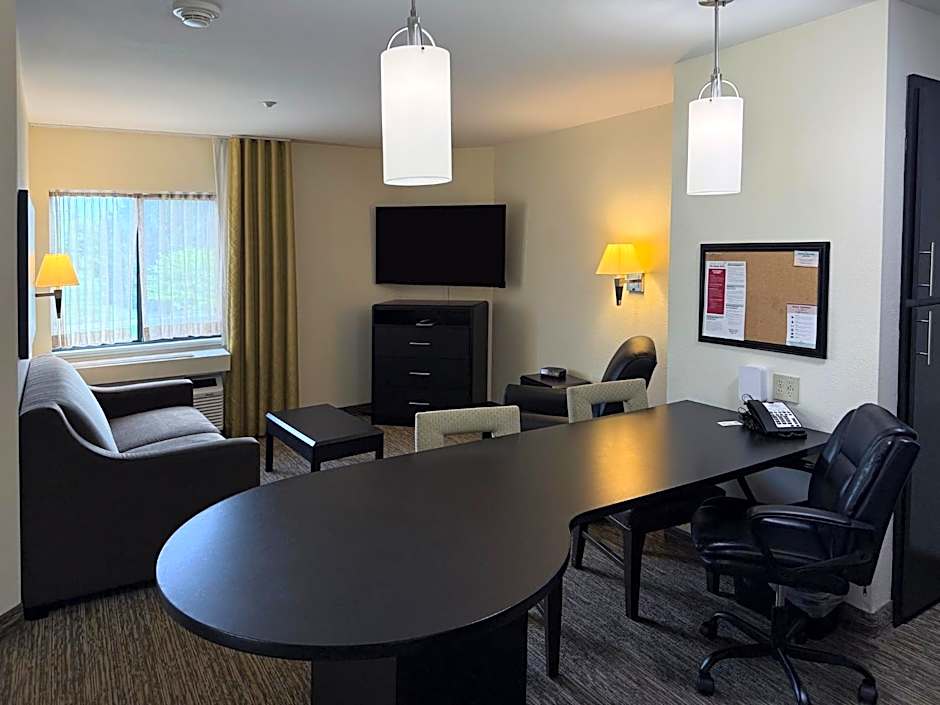 Candlewood Suites East Lansing by IHG