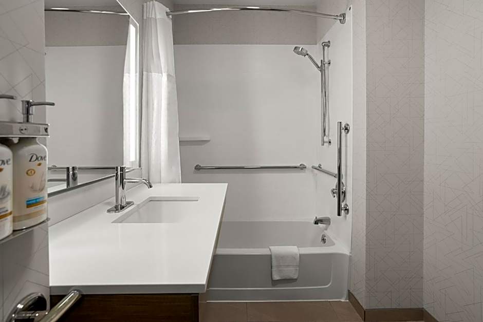 Holiday Inn Express Syracuse-Fairgrounds by IHG