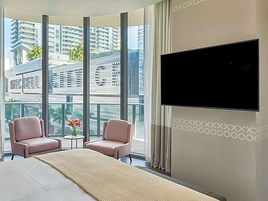 SLS LUX Brickell