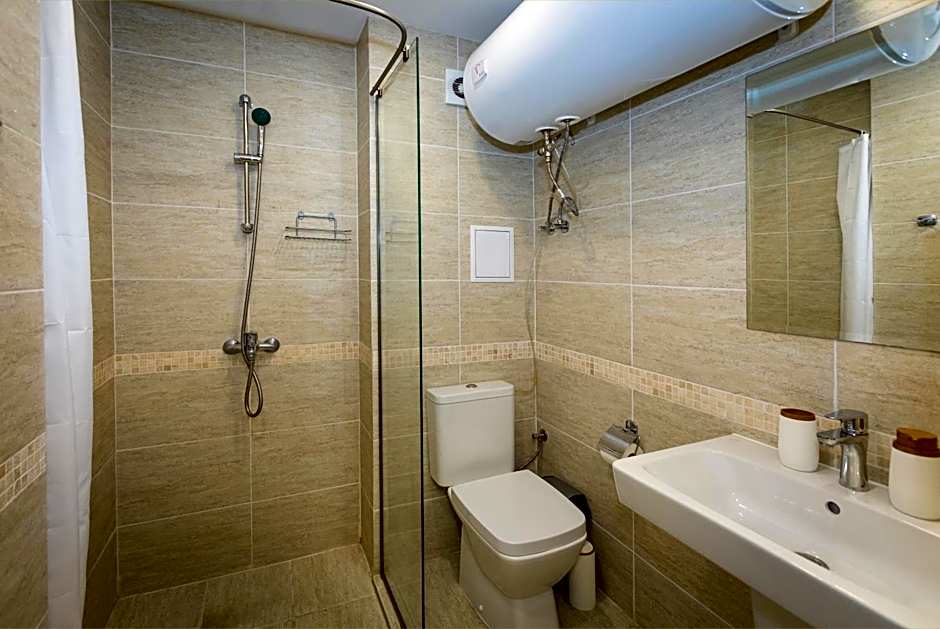 Modern and Bright Apartments near Center - FREE PARKING