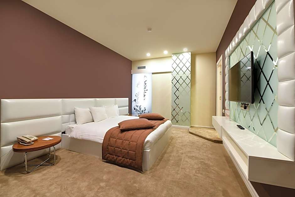 Photo 1 of 7 of Royal Suite
