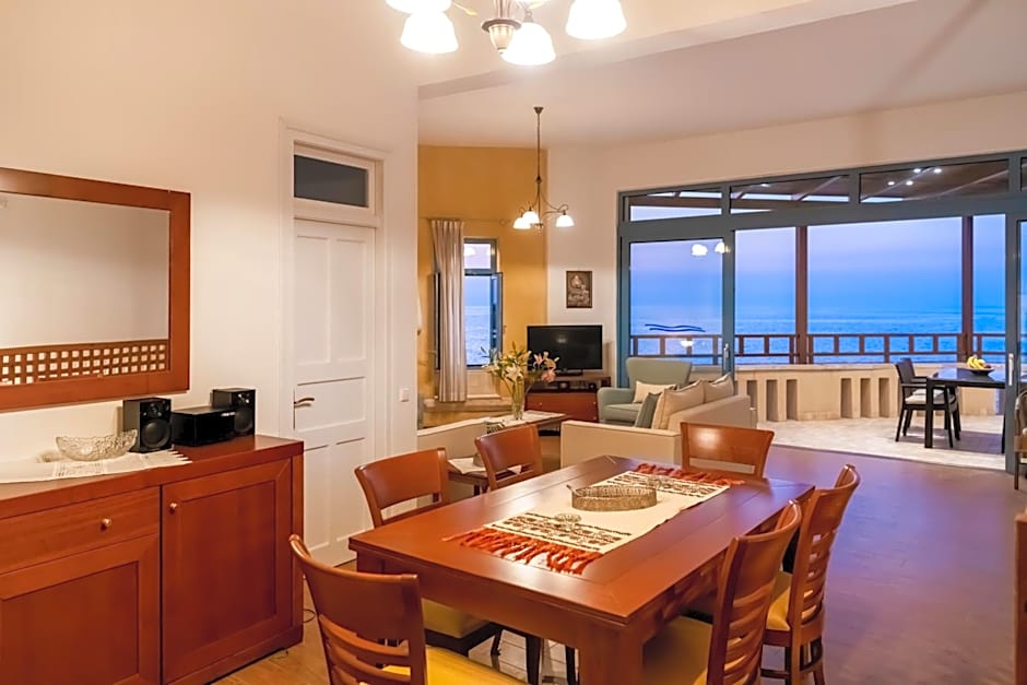 Captain's House Hotel Suites & Apartments