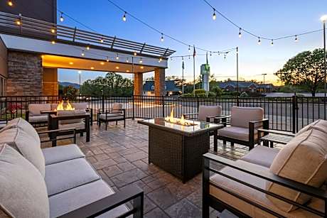 Holiday Inn Roanoke - Tanglewood Route 419 & I 581 By IHG