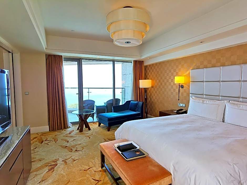 Photo 1 of 14 of Signature Suite, Lake View