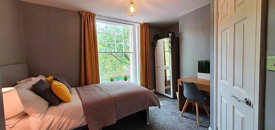 Darwin Stays - Service Accommodation in Newcastle under Lyme City Centre