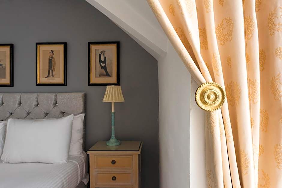 Brook Whipper-In Hotel