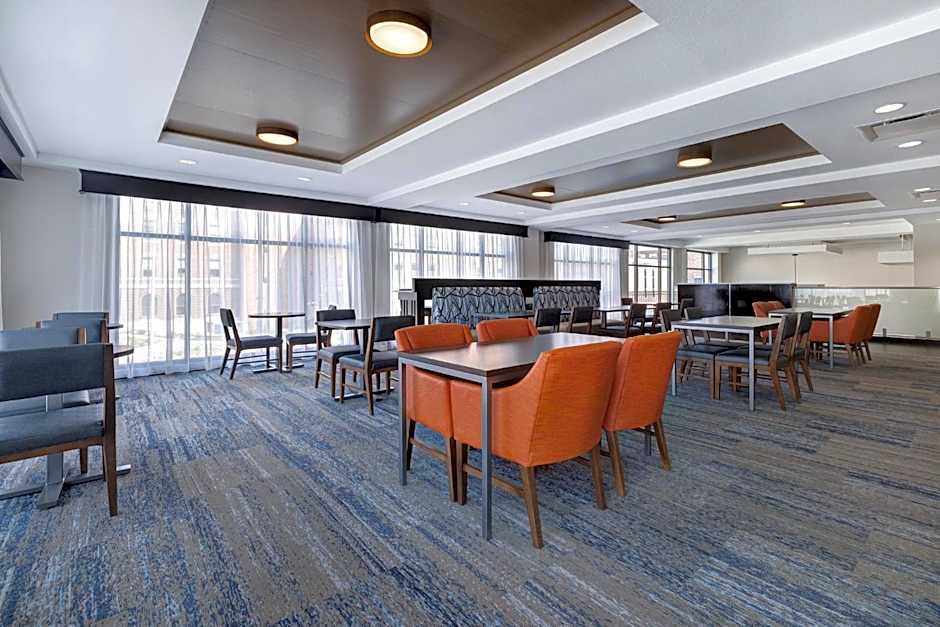 Holiday Inn Express & Suites Kansas City KU Medical Center By IHG