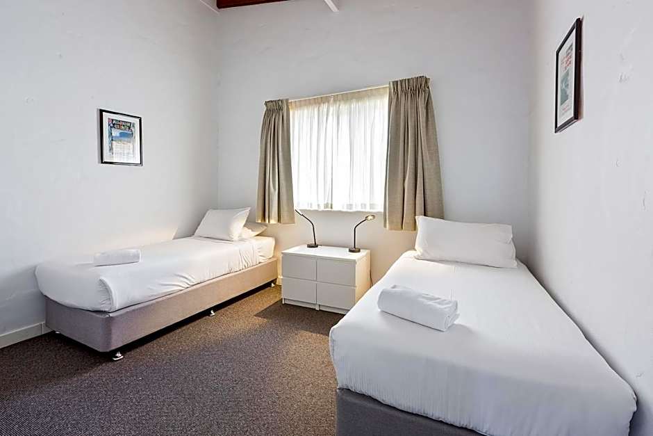 Canal Rocks Beachfront Apartments