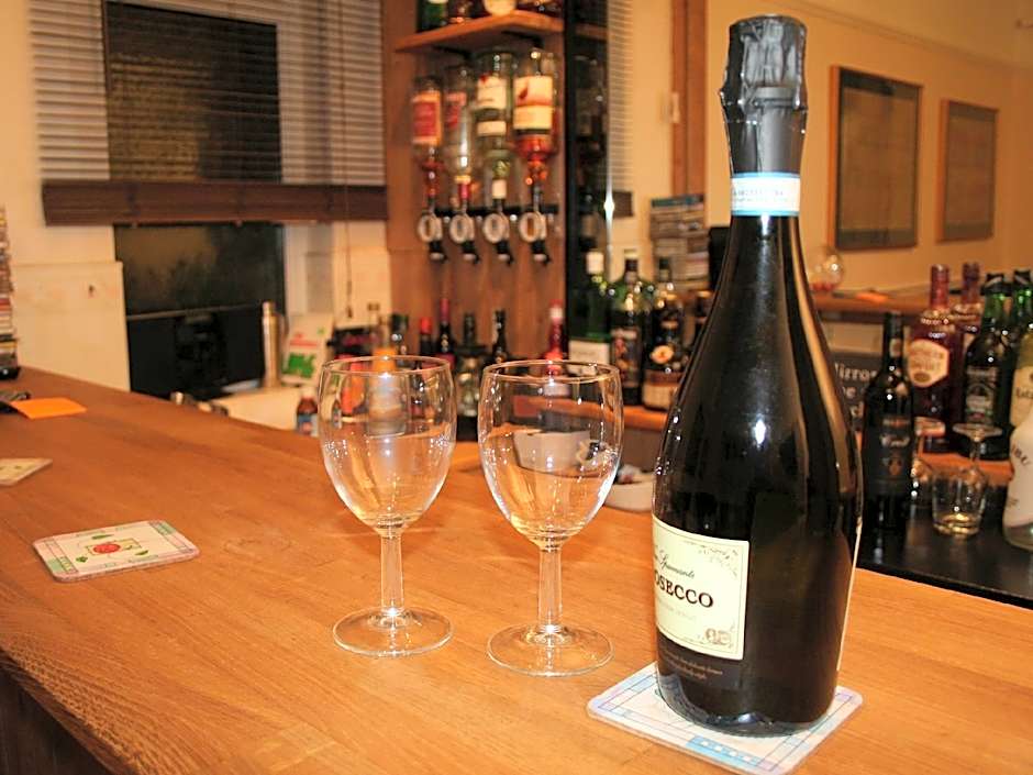 LG Thai Derm Spa & Guesthouse                                                   